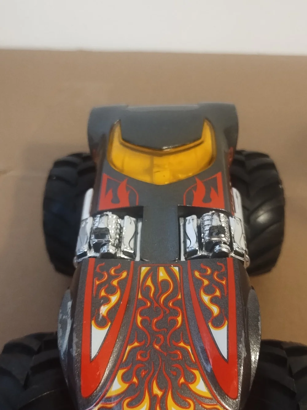 Hot Wheels - Monster Trucks Oversized (Twin Mill) / Toys some scratches